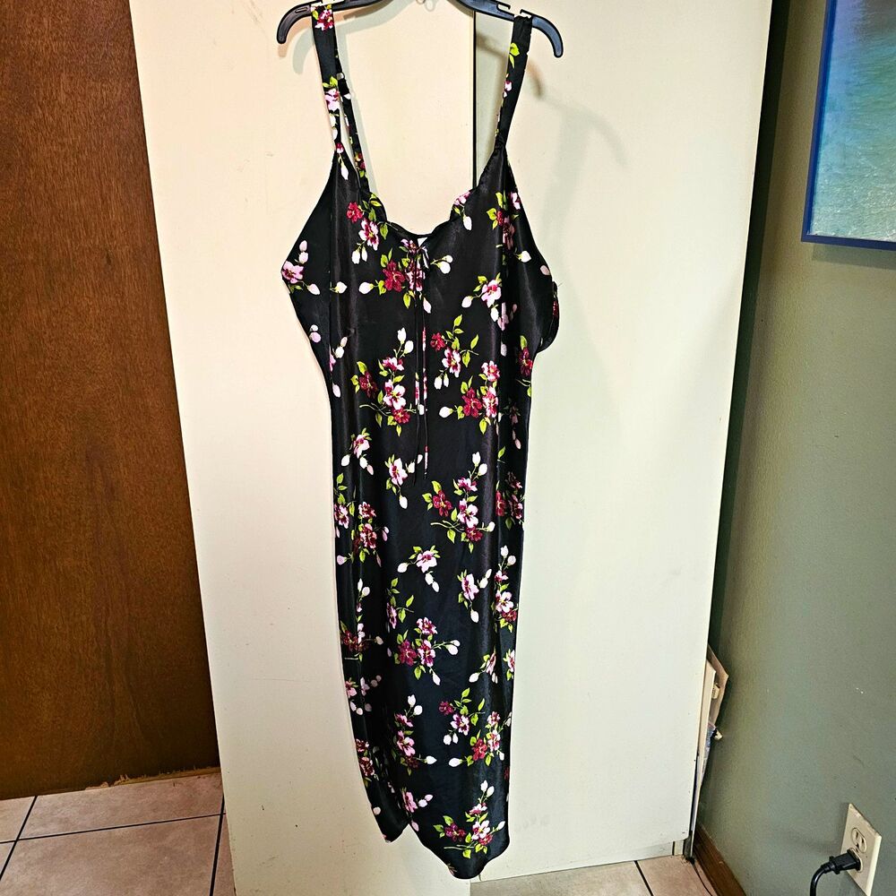 Enchanted Black Floral Satin Kimono Robe 2XL Plus V-Neck Sleeveless Tie